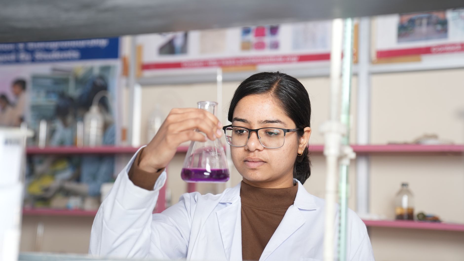 How Science Lab Work Builds Observation Skills That Help in Exams